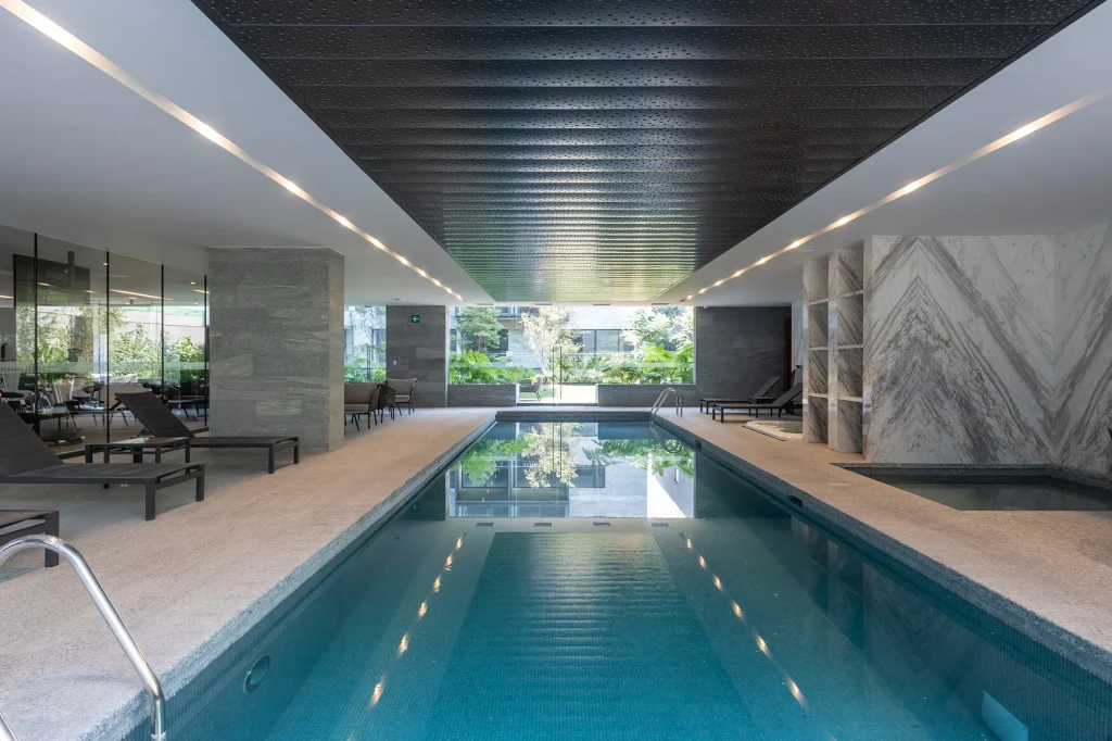 avenue-napoles-exclusive-indoor-pool