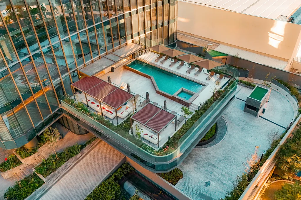 the-landmark-reserve-pool-amenities