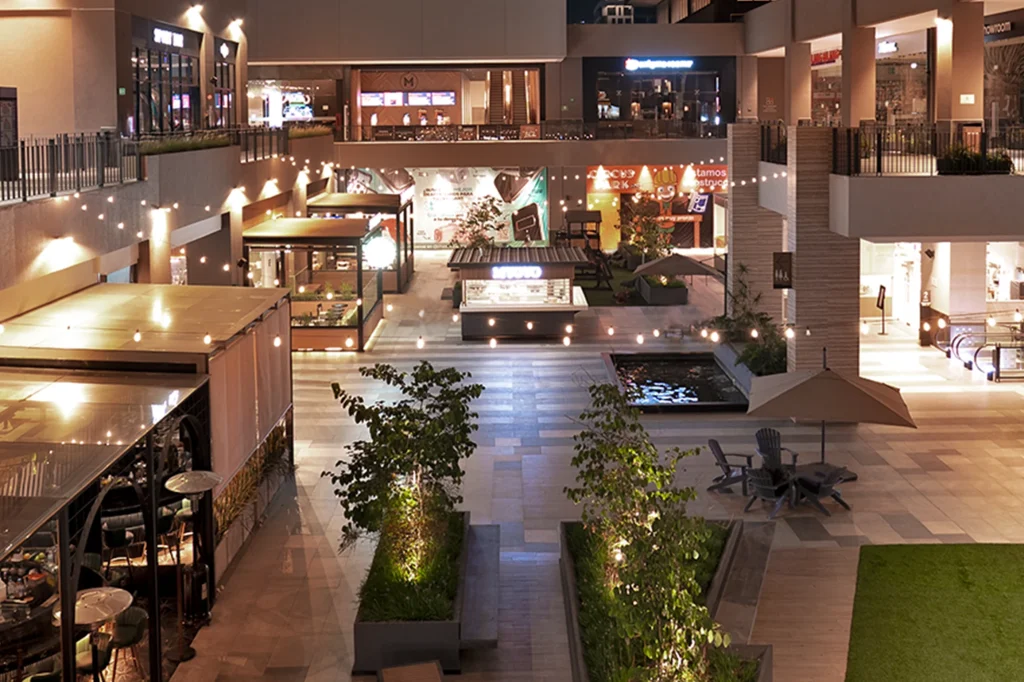 the-landmark-tijuana-commercial-plaza-night